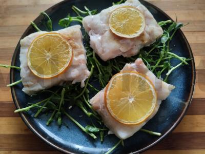 Naudingas menkės filė oro grilyje pagrindine nuotrauka