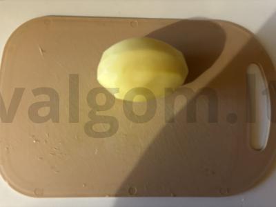 Traškūs bulvių griežinėliai oro grilyje Žingsnis 1