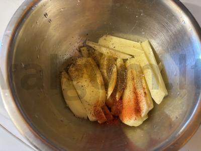 Traškūs bulvių griežinėliai oro grilyje Žingsnis 6