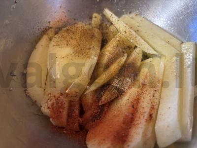 Traškūs bulvių griežinėliai oro grilyje Žingsnis 7