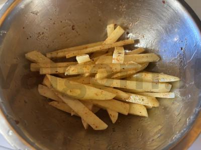 Traškūs bulvių griežinėliai oro grilyje Žingsnis 9