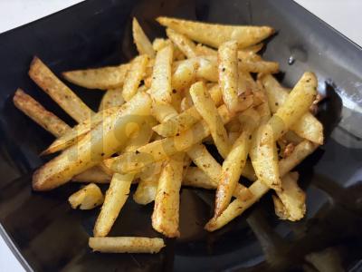 Traškūs bulvių griežinėliai oro grilyje pagrindine nuotrauka