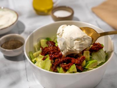 Salotos su džiovintais pomidorais ir putpelių kiaušiniais Žingsnis 3