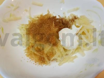 Sluoksniuotas pyragas su obuoliu Žingsnis 3