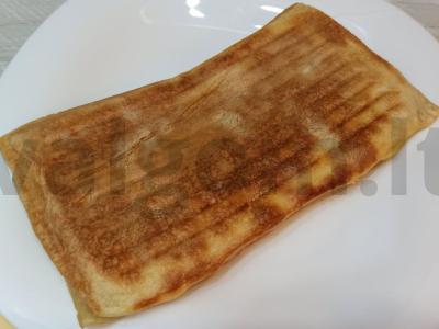 Sluoksniuotas pyragas su obuoliu pagrindine nuotrauka