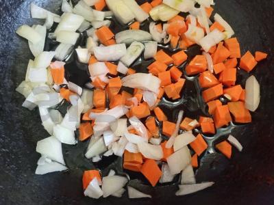 Plovas su kiaulienos faršu vakarienei Žingsnis 1