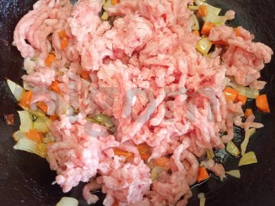 Plovas su kiaulienos faršu vakarienei Žingsnis 3