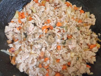 Plovas su kiaulienos faršu vakarienei Žingsnis 4