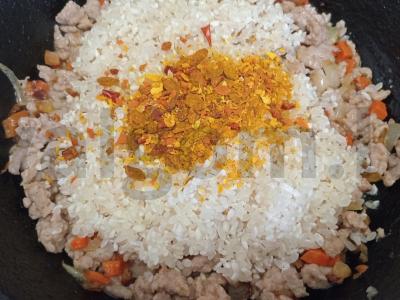 Plovas su kiaulienos faršu vakarienei Žingsnis 6