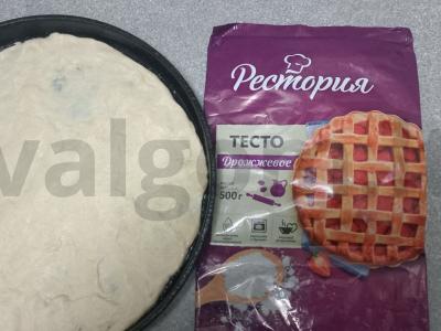 Pica su trimis sūrio rūšimis, kriauše ir kumpiu Žingsnis 1