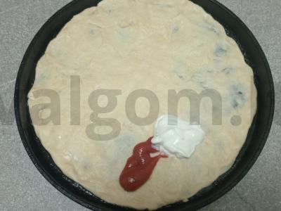 Pica su trimis sūrio rūšimis, kriauše ir kumpiu Žingsnis 2