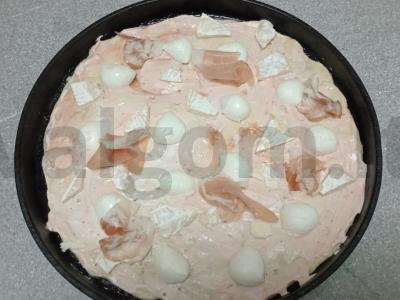 Pica su trimis sūrio rūšimis, kriauše ir kumpiu Žingsnis 6