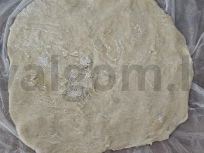 Čeburekai su kreminiu sūriu, dešrele ir sūriu Žingsnis 3