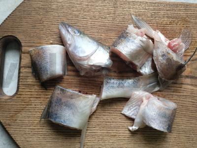 Kvapni ešerio žuvis su daržovėmis Žingsnis 1