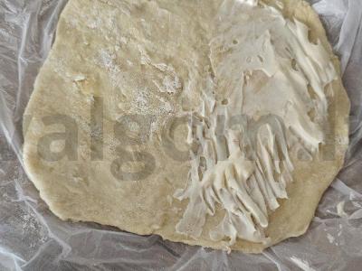 Čeburekai su kreminiu sūriu, dešrele ir sūriu Žingsnis 5