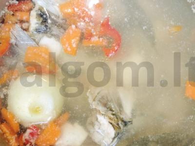 Kvapni ešerio žuvis su daržovėmis Žingsnis 5