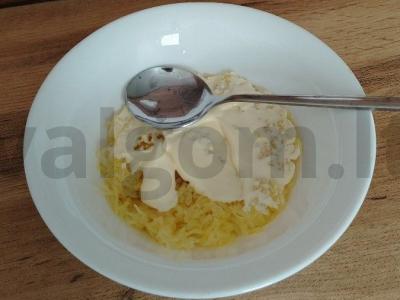 Sluoksniuotas salotas „Skumbrija po kailiu“ Žingsnis 3