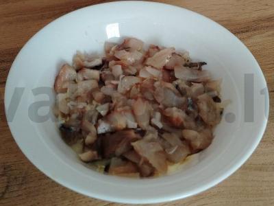 Sluoksniuotas salotas „Skumbrija po kailiu“ Žingsnis 4