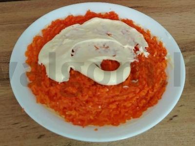 Sluoksniuotas salotas „Skumbrija po kailiu“ Žingsnis 7