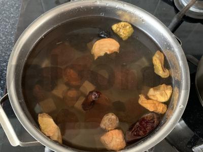 Kompotas su kompotų mišiniu ir datulėmis Žingsnis 2