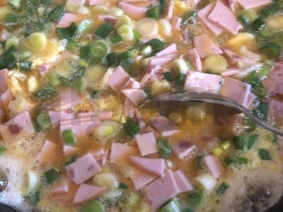 Omletas su virtomis dešromis ir svogūnais Žingsnis 8