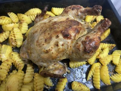 Keptas vištienos su jogurtiniu-česnaku marinatų pagrindine nuotrauka