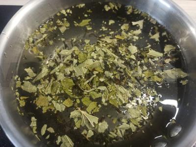 Žalioji arbata su juodųjų serbentų lapais ir vyšnių sultimis Žingsnis 2