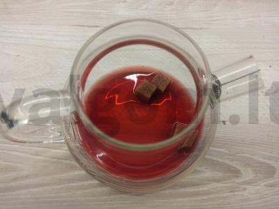 Žalioji arbata su juodųjų serbentų lapais ir vyšnių sultimis Žingsnis 3