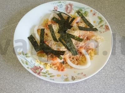 Aštrus greito paruošimo makaronai su kalmarais pagrindine nuotrauka