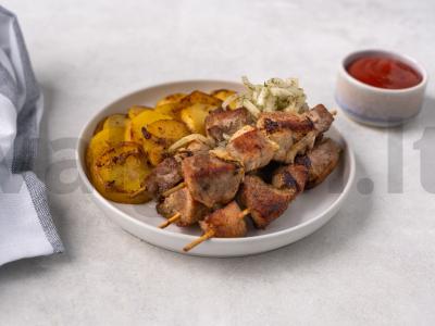 Šašlykas su bulvėmis orkaitėje pagrindine nuotrauka