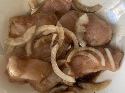 Vištienos filė traškioje plutelėje su svogūnais Žingsnis 3