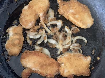 Vištienos filė traškioje plutelėje su svogūnais Žingsnis 6