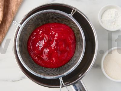 Varškės velykinis pyragas su uogomis Žingsnis 1