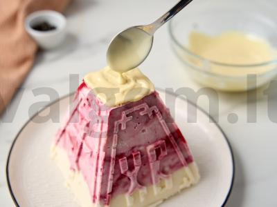 Varškės velykinis pyragas su uogomis Žingsnis 7