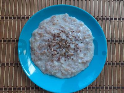 Pieninė košė su saulėgrąžų sėklomis ir linų sėmenimis pagrindine nuotrauka