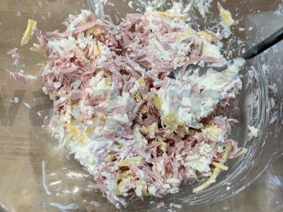 Vyniotiniai iš lavašo su dešra ir sūriu Žingsnis 1