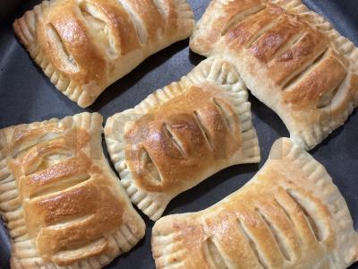 Obuolių sluoksniai „Na Elizarovskaja“ pagrindine nuotrauka