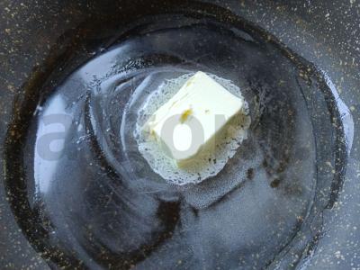 Kiaušinienė su pomidorais ir prieskoniais Žingsnis 1