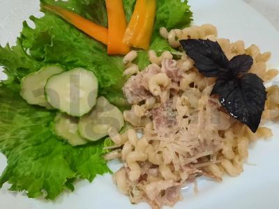 Makaronai su bekonu ir parmezanu pagrindine nuotrauka