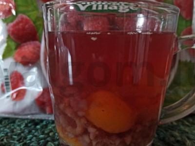 Aviečių ir džiovintų abrikosų kompotas pagrindine nuotrauka