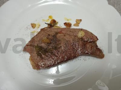 Jautienos steikas, kepamas kvapniame svieste Žingsnis 6
