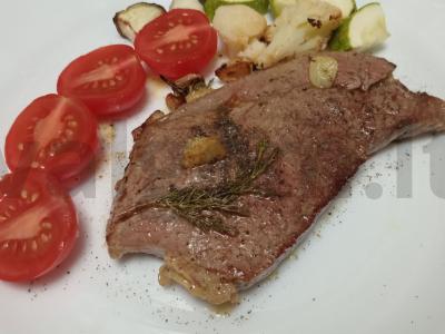 Jautienos steikas, kepamas kvapniame svieste pagrindine nuotrauka