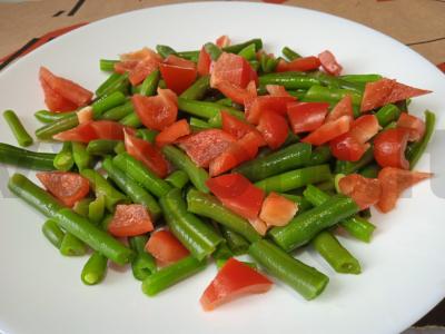 Salotas su žaliąja pupelių, krevetėmis ir alyvuogėmis Žingsnis 2