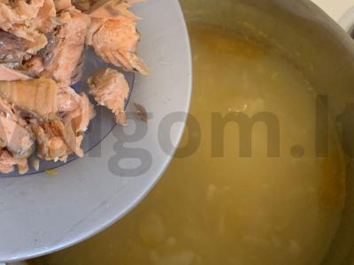 Suomijos lašišų sriuba Žingsnis 5