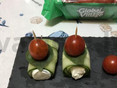 Agurkų ritinėliai su sūriu ir žolelėmis Žingsnis 6