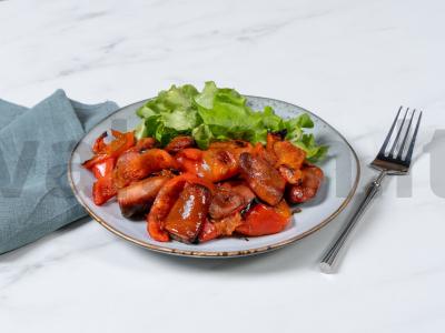 Kepti dešrelės su daržovėmis orkaitėje pagrindine nuotrauka