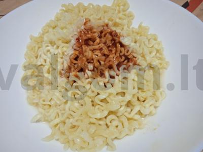 Aštrus greito paruošimo makaronų dubuo su jautienos bekonu Žingsnis 4