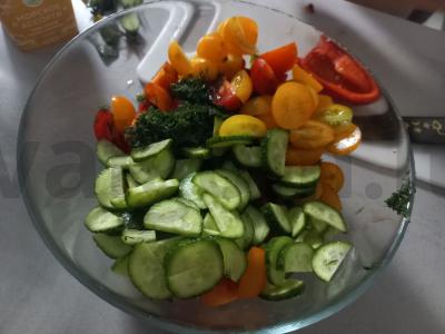 Jūros gėrybių ir šviežių žolelių salotas Žingsnis 1