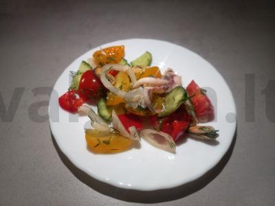 Jūros gėrybių ir šviežių žolelių salotas pagrindine nuotrauka