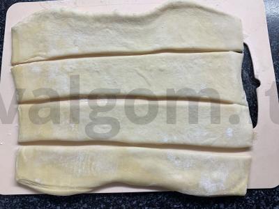 Sluoksniuotos rožės su obuoliais Žingsnis 1